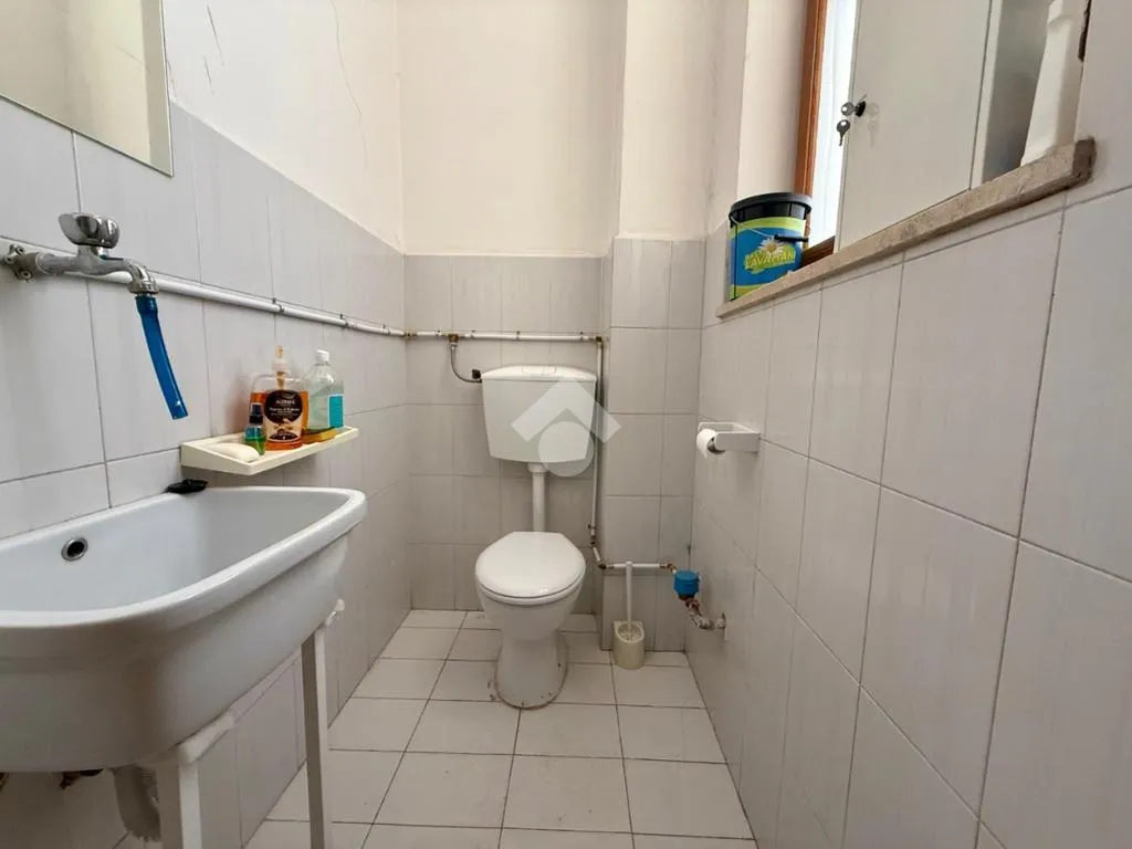 Vannitoad - Commercial Space with Natural Light in Bitonto