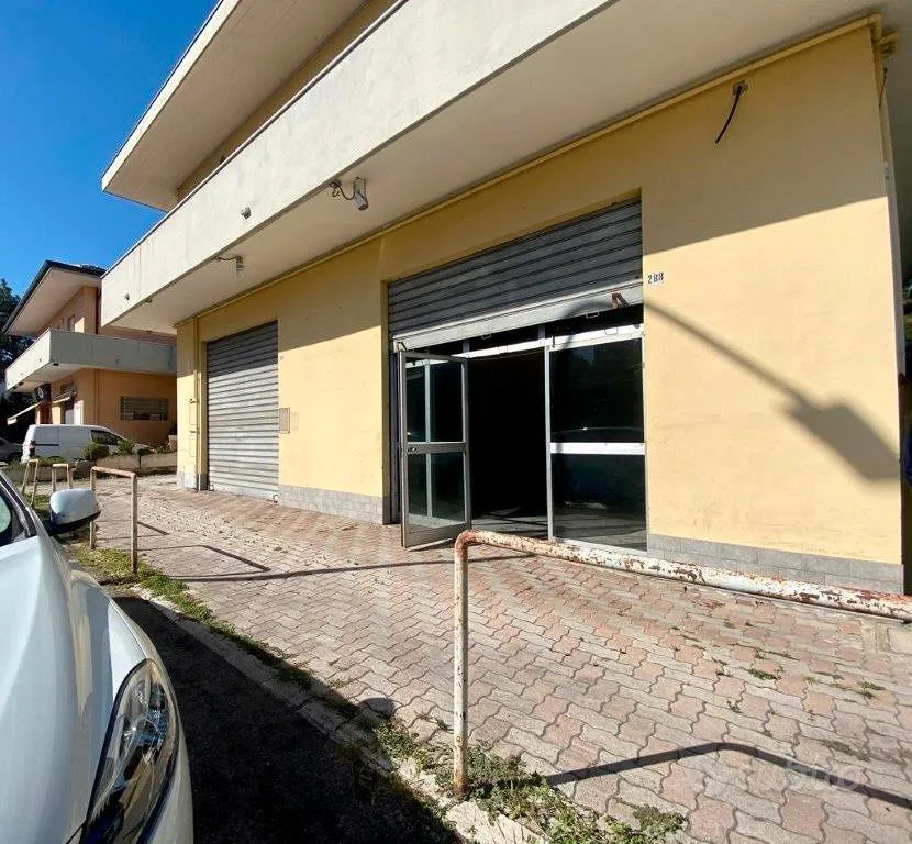 Exterior - Spacious Garage with Automated Access in Via Tavo
