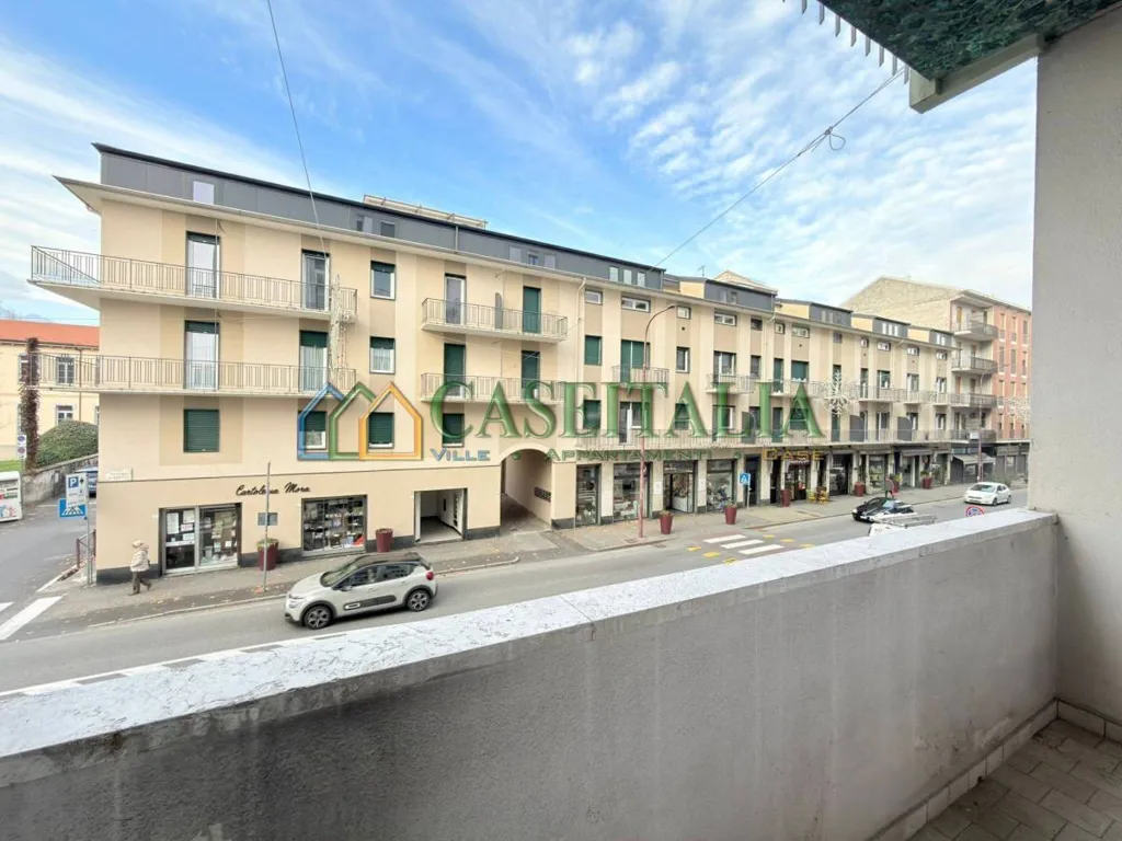 Balcon - Rustic-Style Flat with Balcony in Ivrea