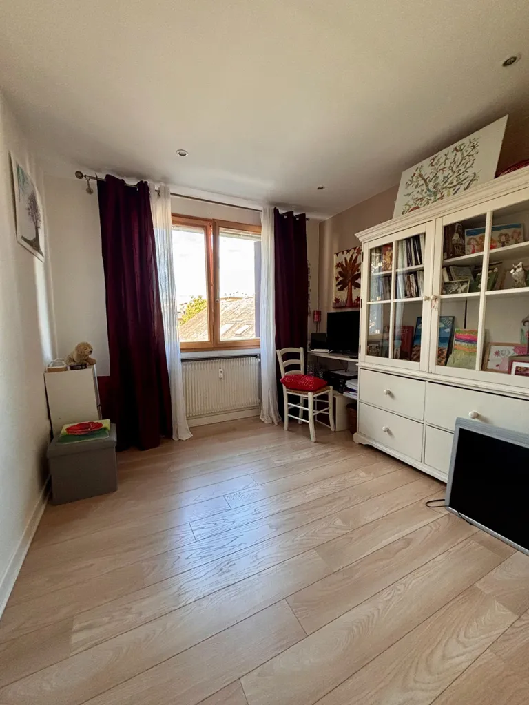 Magamistoad - 3-Bedroom Apartment with Balcony in Chambéry