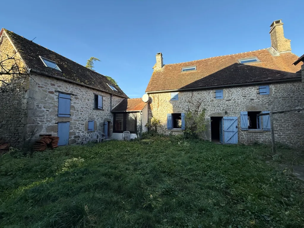 Extérieur - Maison en Pierre avec Cour Intérieure à Bussière-Dunoise