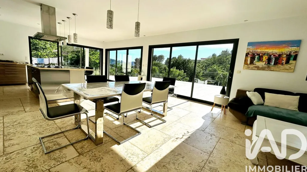 Salle à manger - Villa Contemporaine avec Vue Panoramique à Gémenos