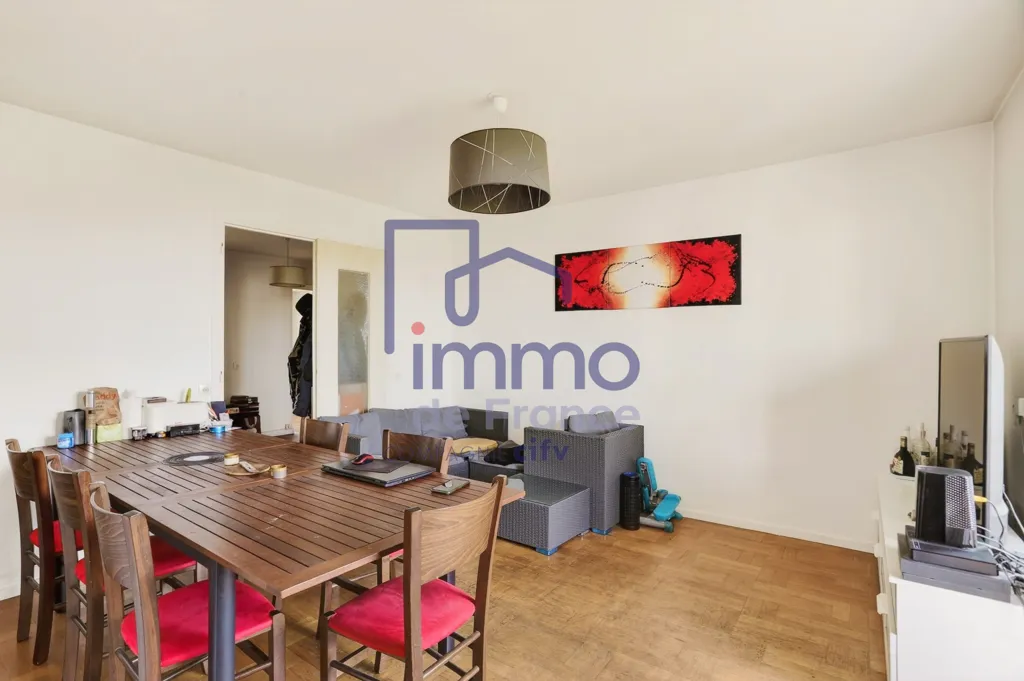 Sala da pranzo - Flat with Balcony in Caluire, Montessuy
