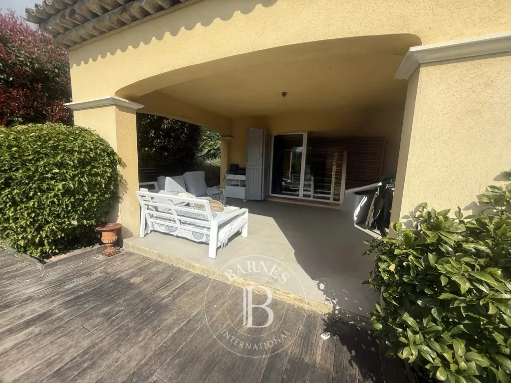 Terrasse - Villa avec Piscine et Vue Colline à Valbonne