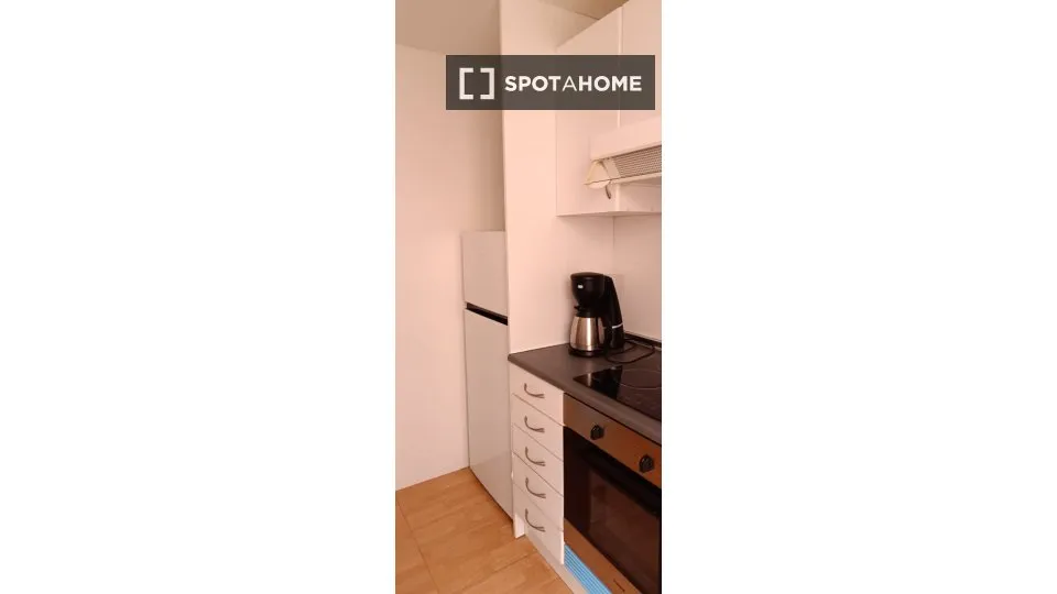 Küche - Ample 3-Bedroom Apartment with Balcony in Sagunto