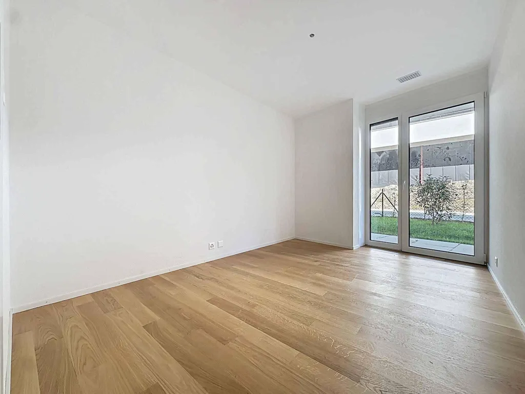 Toad - 5.5-Bedroom Apartment with Lake View in D3 Building