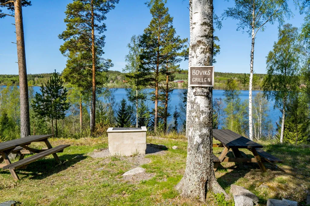 Aed - Charming Cottage with Lake View in Örebro