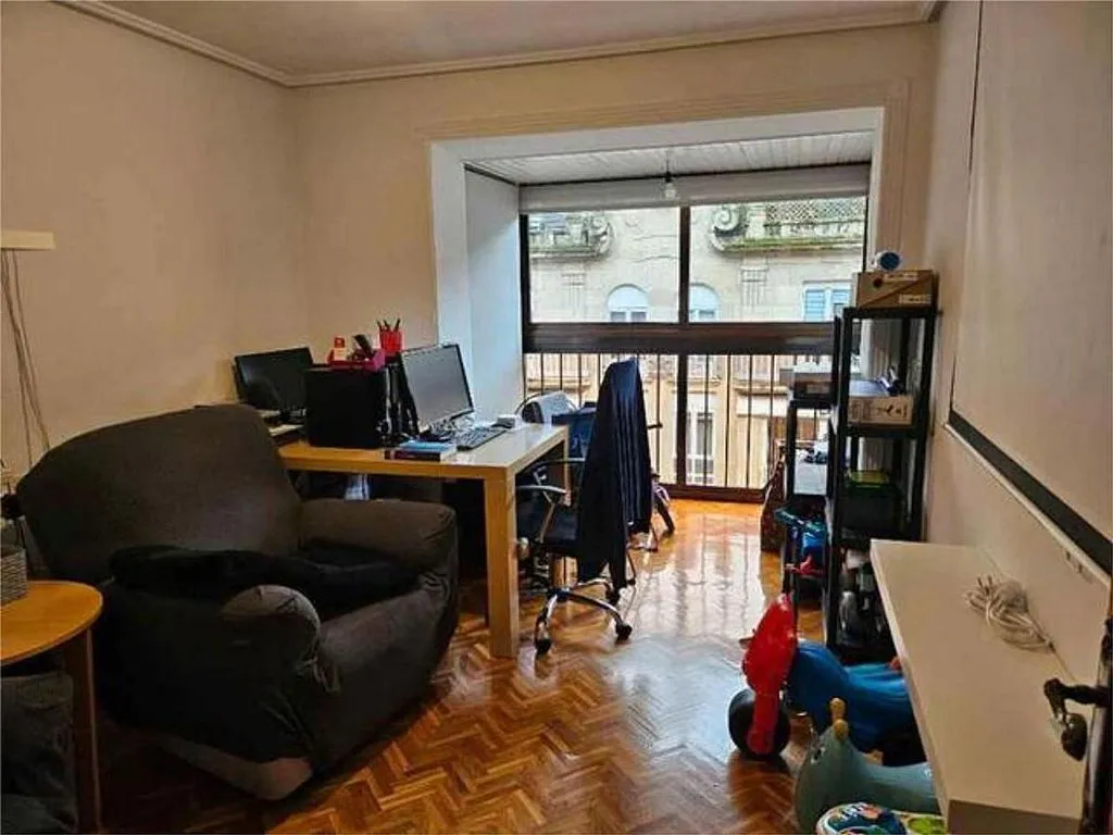 Kabinet - Apartment with Garage in Central Ourense