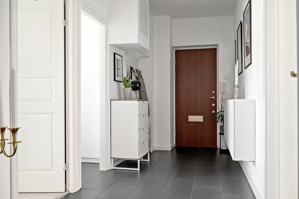 Hallway - Modern Two-Bedroom with South-Facing Balcony in Malmö