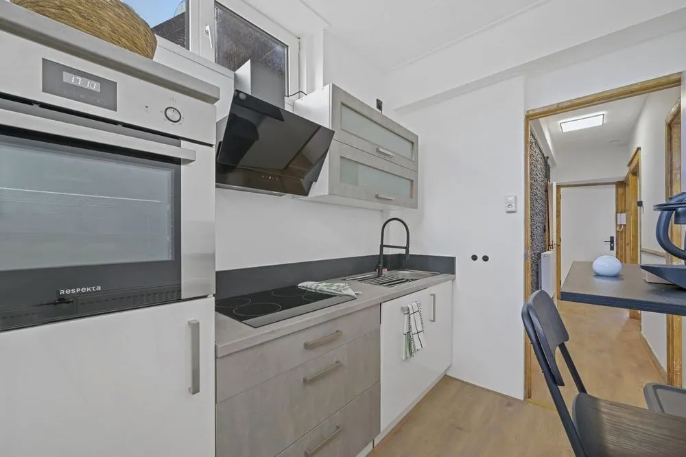 Cuisine - Gemeubled 2-Bed Apartment with Balcony in Schiedam