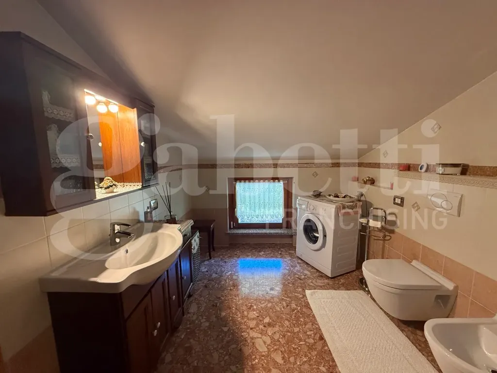 Bagni - Panoramic Villa with Garden in Asso (CO)