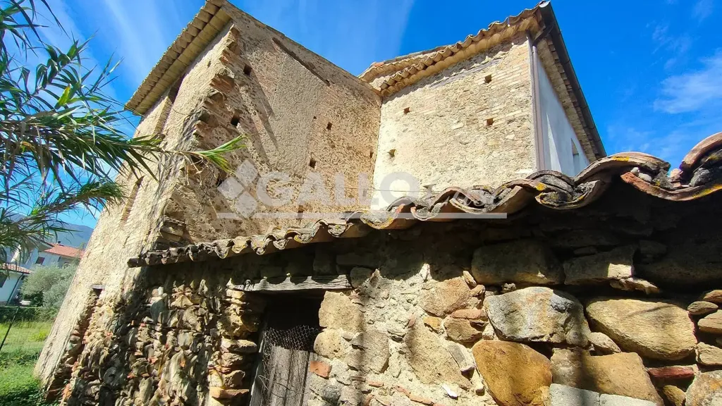 Välivaade - Rustic Property with Land in San Vincenzo La Costa