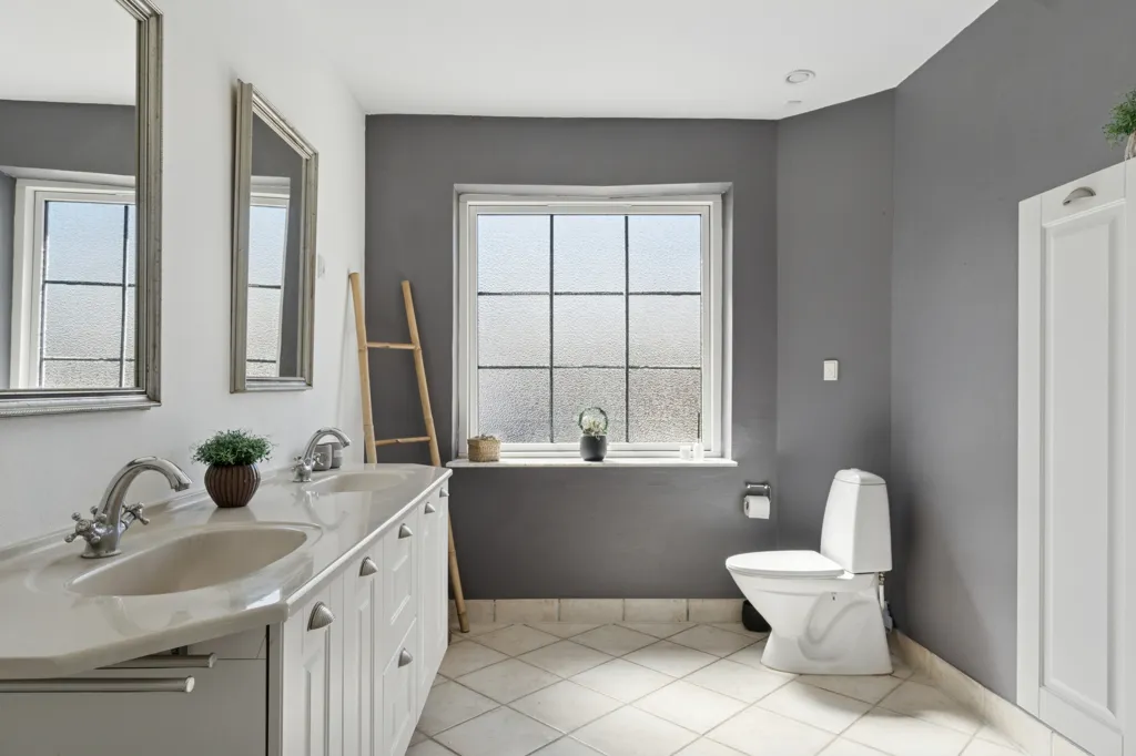 Salles de bain - Renovated Farmhouse with Equestrian Facilities in Vejle