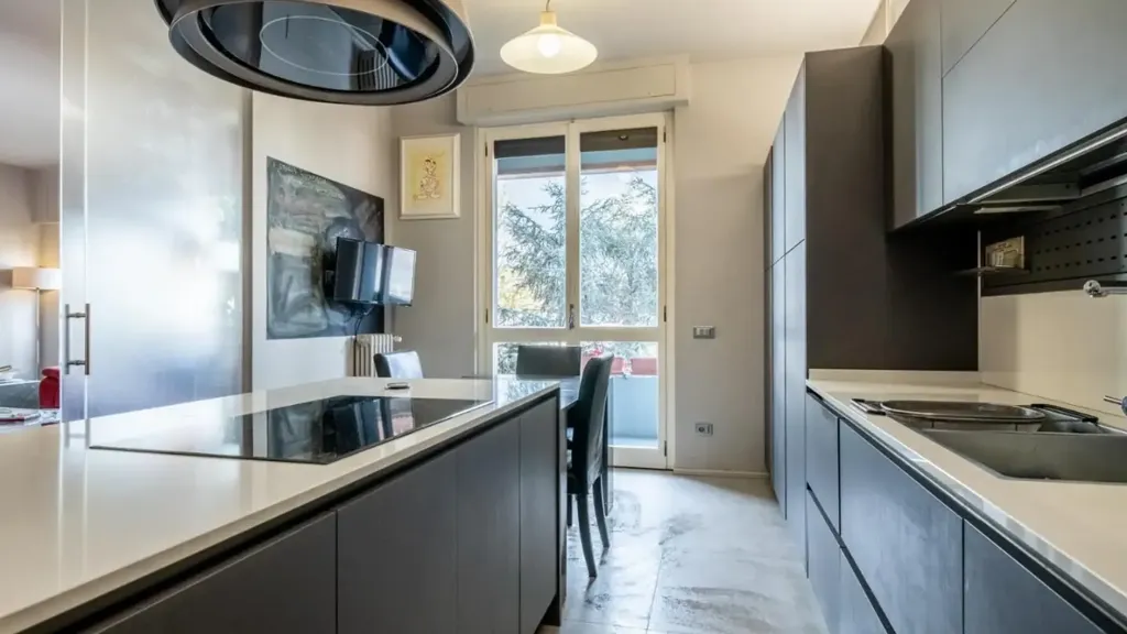 Cucina - Luxury Apartment with Balcony in Pisa