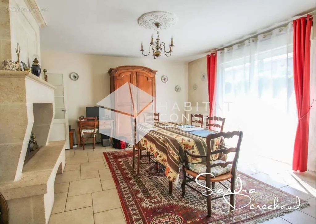 Salle à manger - Maison en Pierres avec Jardin à Bourg