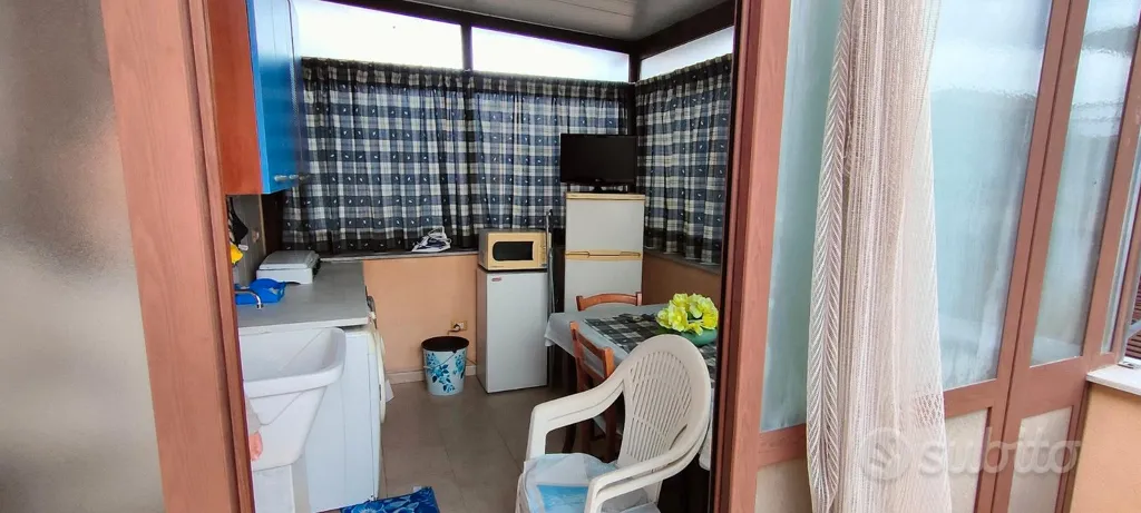 Cuisine - Terraced House with Commercial Space in Central Location