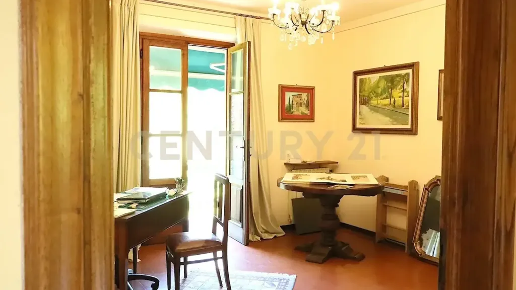 Bureau - Villa with Garden and Terrace in Pescaglia