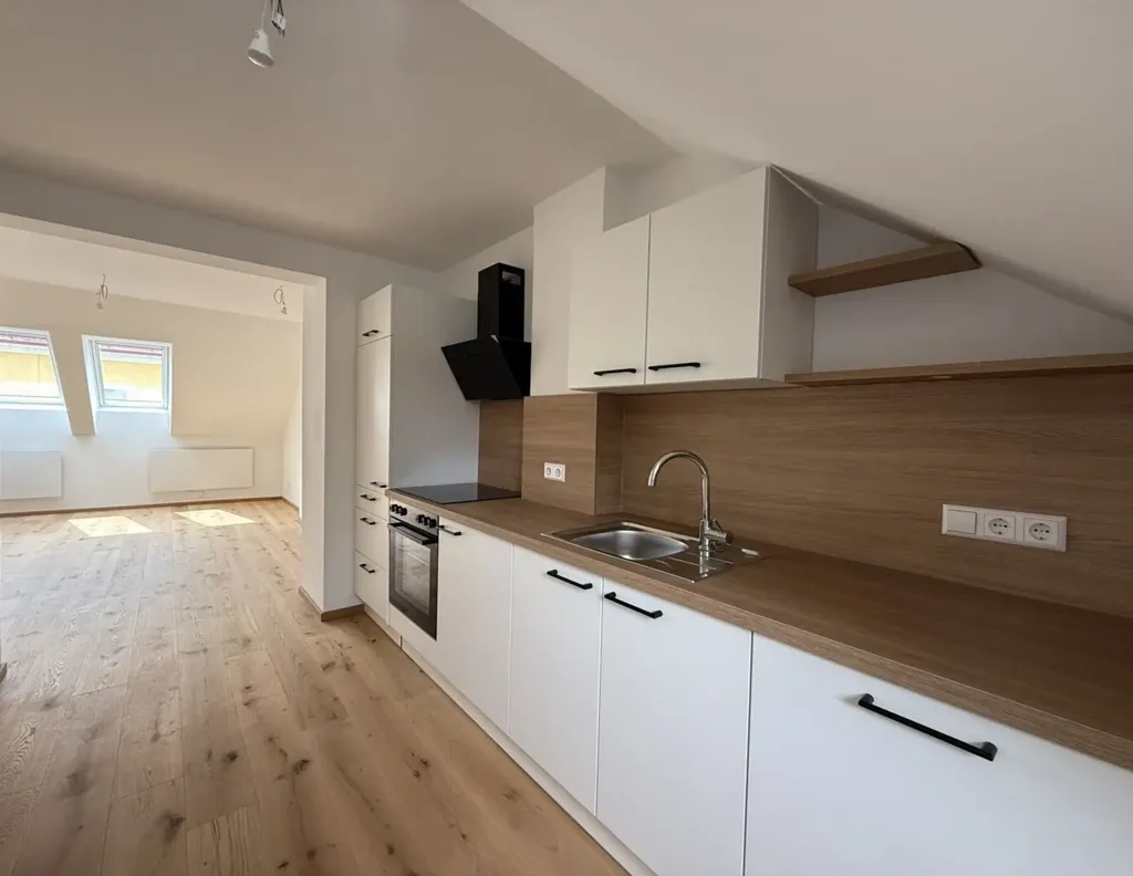 Cuisine - Renovated 2-Bedroom Flat in Bel