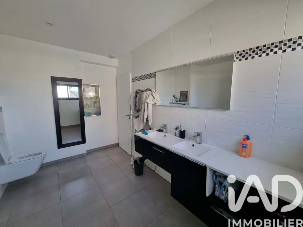 Bathrooms - Modern House with Terraces in Pontivy