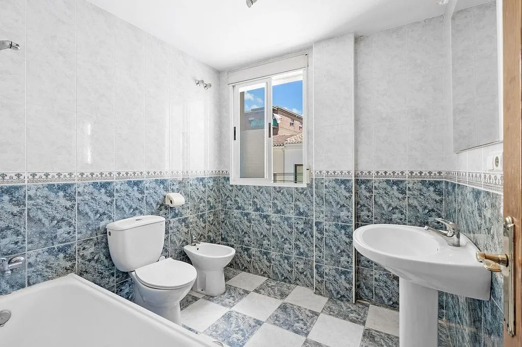 Vannitoad - Duplex with Garage in Atarfe