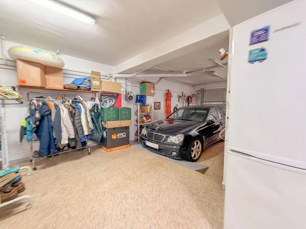 Garage - Luxury House with Pool in Castellbisbal