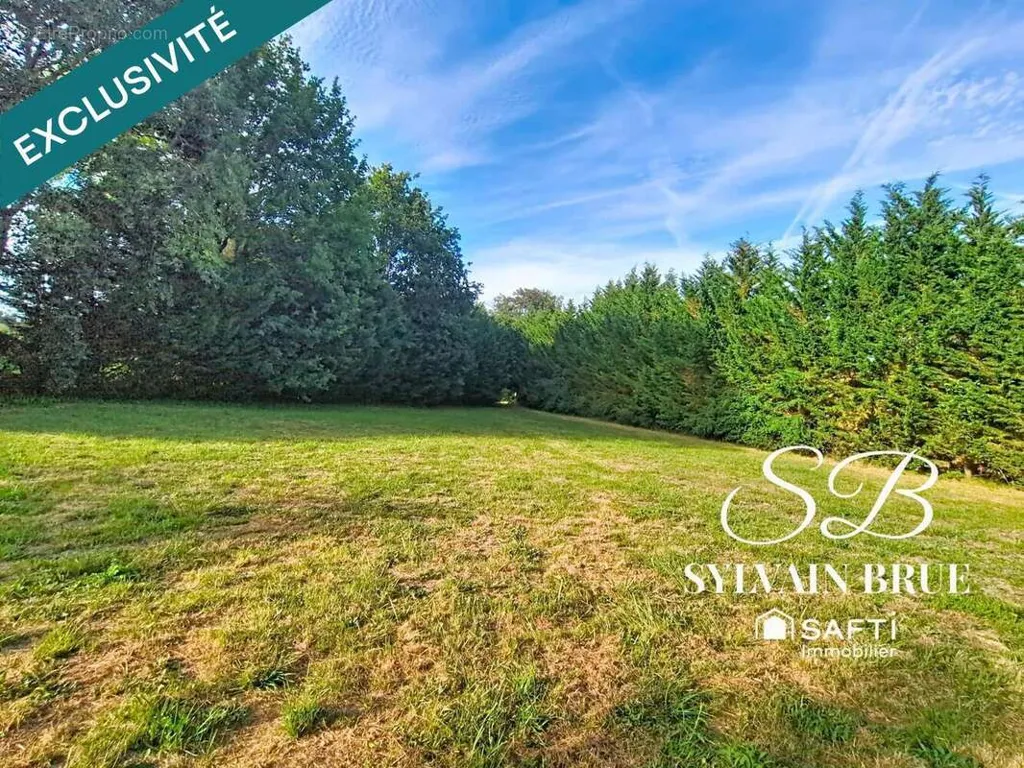 Aed - Planned Plot with Village Access in Vazerac