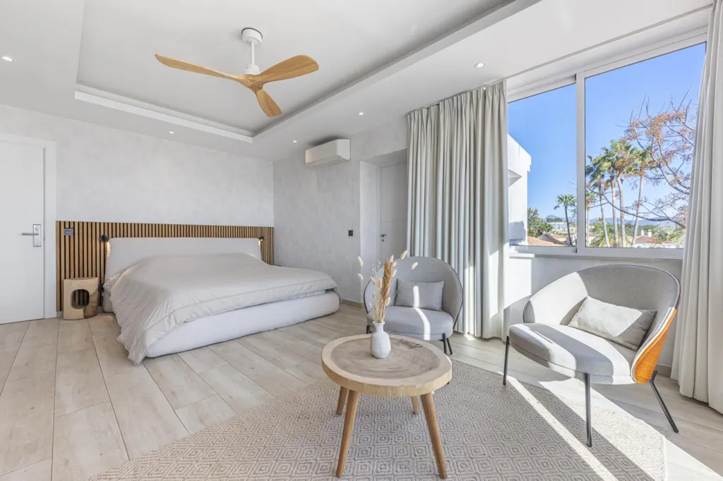 Chambres - Refurbished Villa with Sea Views in La Duquesa