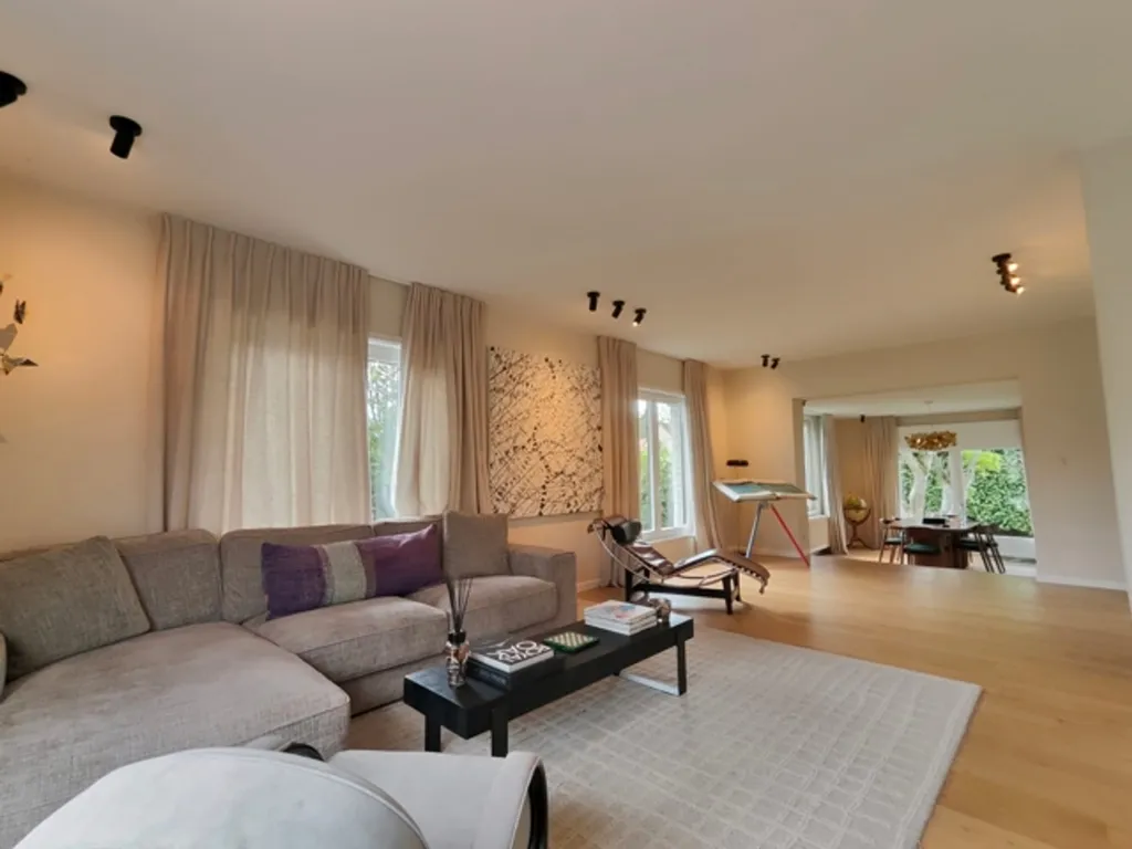Elutuba - Architect-Designed Villa with Garden in Waterloo-Faubourg