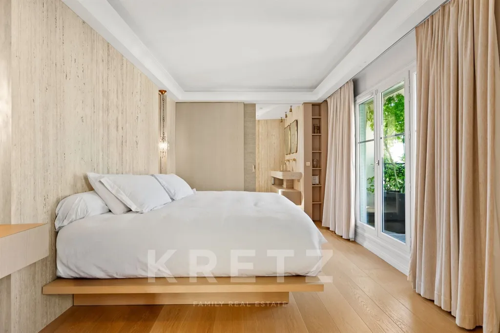 Bedrooms - Apartment with Rooftop Terrace in Paris 17th