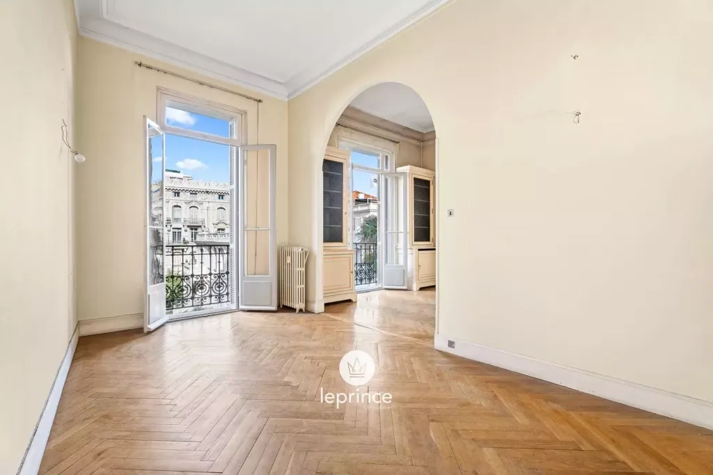 Toad - 3-Room Apartment in Belle Époque Building, Nice