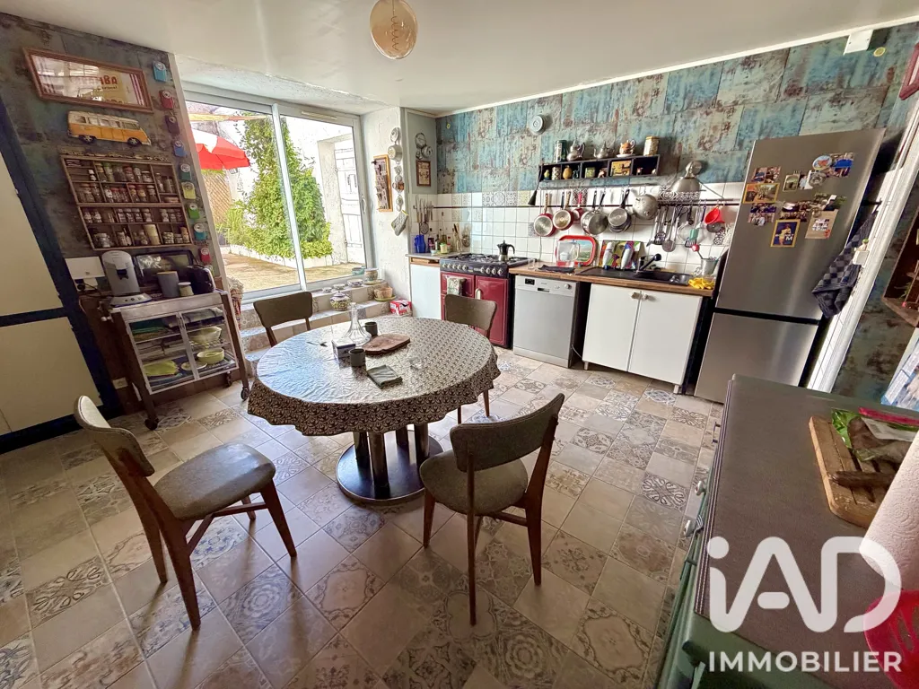 Cucina - Artistic Townhouse with Courtyard in Saint-Savin