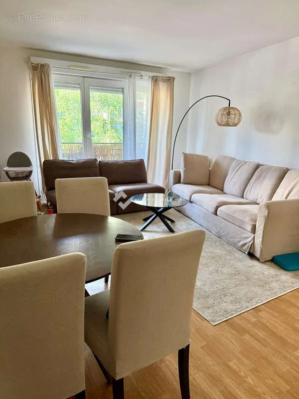 Elutuba - 3-Bed Apartment with Terrace in Torcy