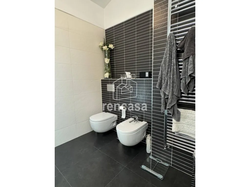 Vannitoad - South-Facing Duplex Apartment with Balcony in Prat de la Riba