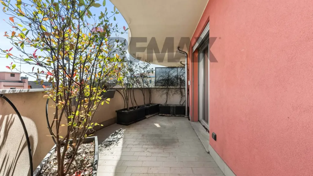 Balcony - Modern Apartment with Terrace in Legnano