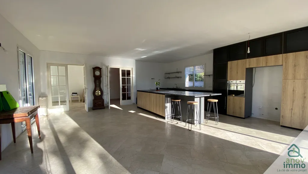 Kitchen - Spacious House with Garden in Tarare