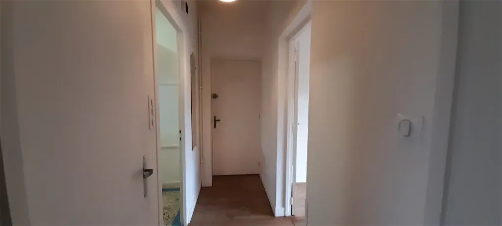 Entrée - Appartement Lumineux avec Garage à Limoges