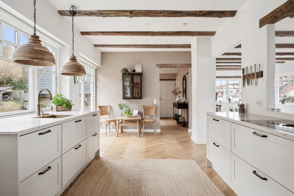 Cuisine - Villa with Sea View in Ålsgårde