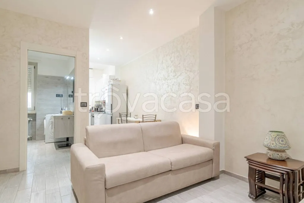 Elutuba - Rusticated Flat with Balcony in Torino