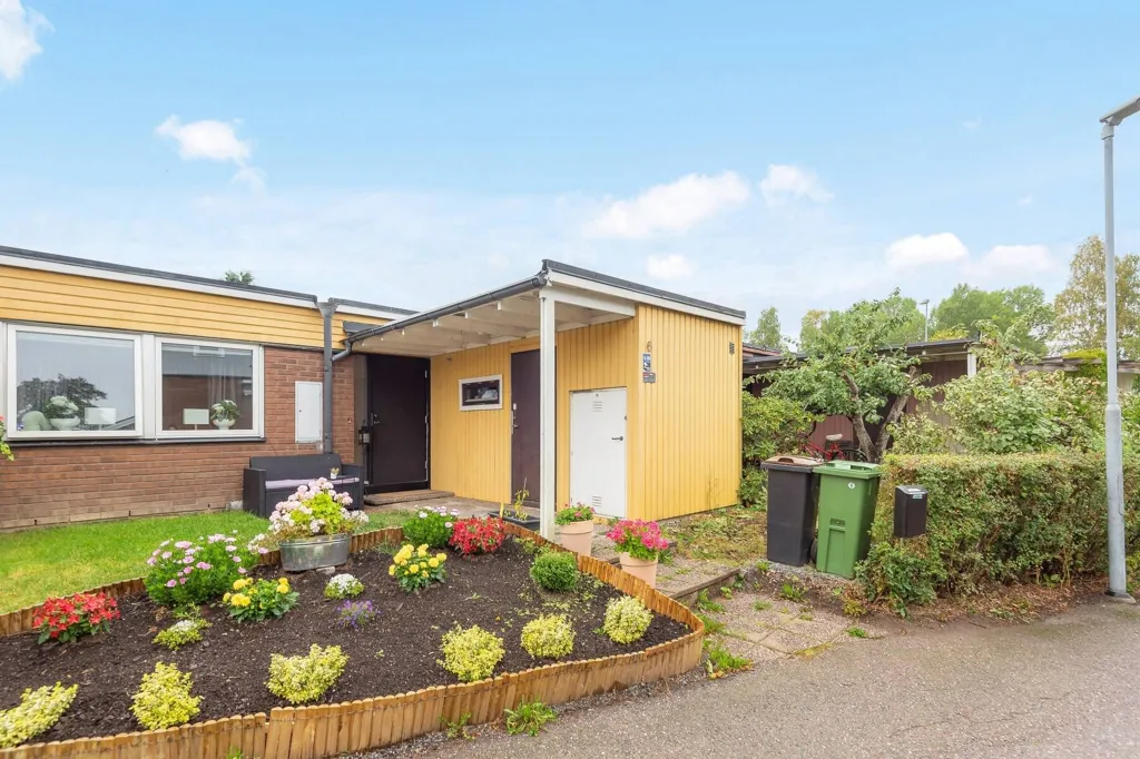 Välivaade - Renovated Two-Bedroom Flat with Garden in Järfälla