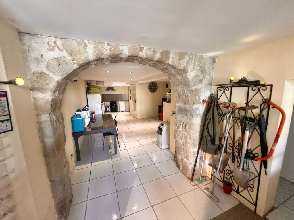 Esik - Terraced House with Terrace in Azille