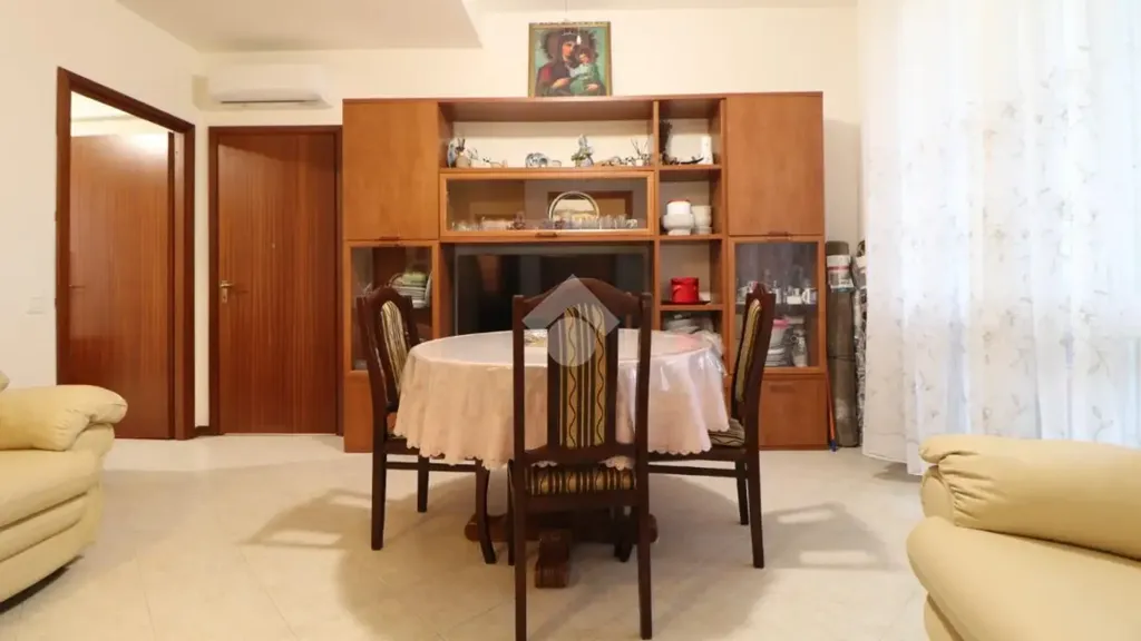 Sala da pranzo - Rear-Facing Apartment with Balcony in Mantua