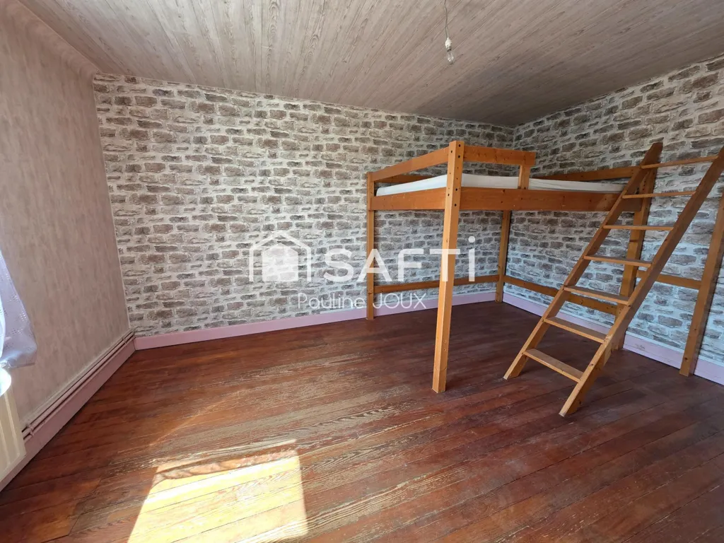 Chambres - Maison avec Garage et Jardin à Poussay
