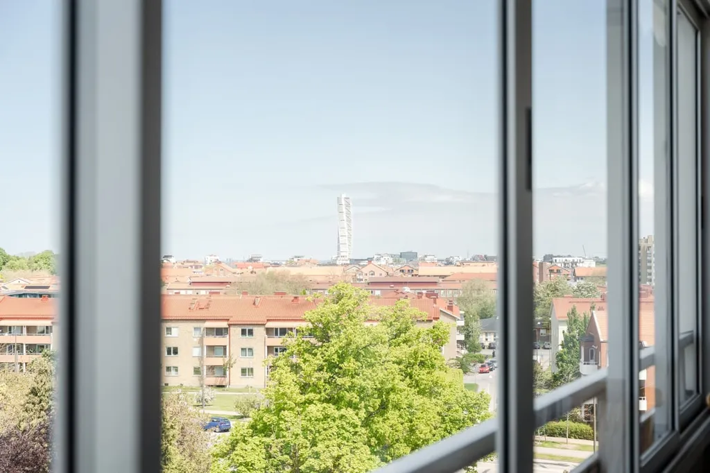 Stanze - Three-Room Apartment with Glass Balcony in Malmö