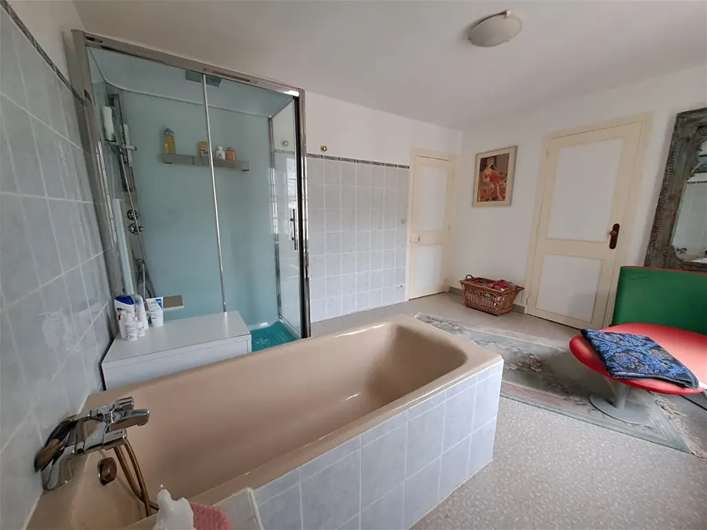 Salles de bain - Longère en Pierre avec Jardin à Nonant