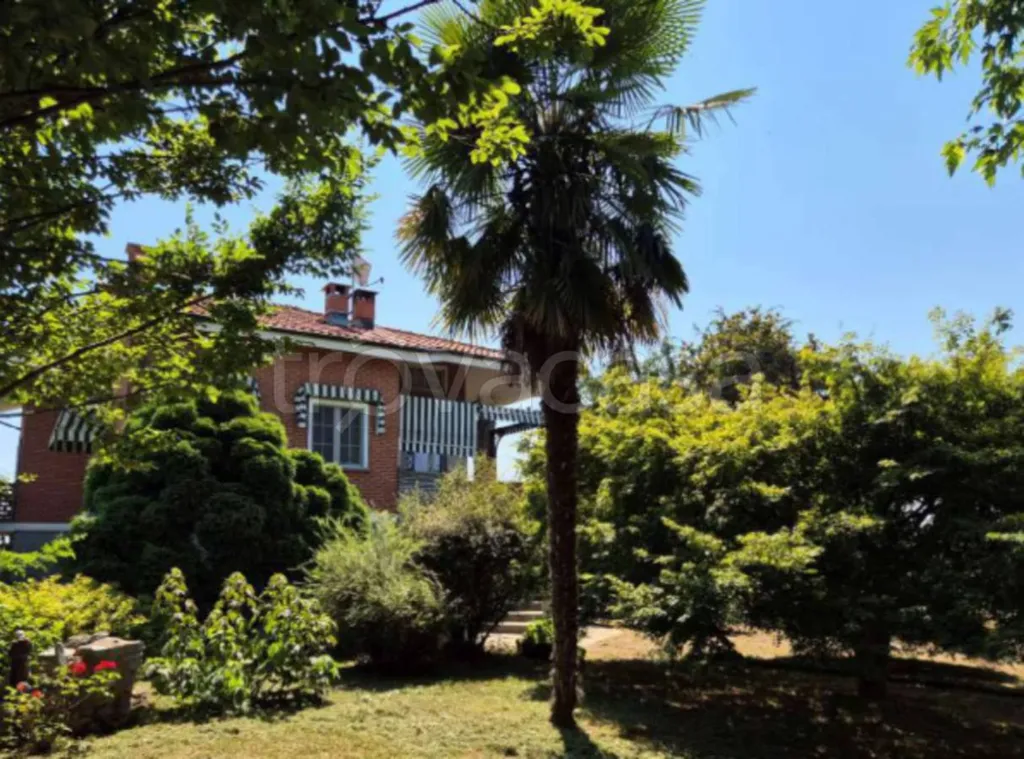 Villa with Garden in Bosconero