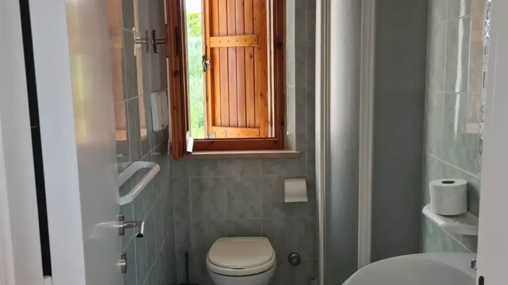 Bathrooms - Three-Bedroom Apartment with Balcony in Numana