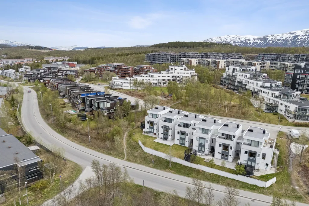 Õhuvaade - Modern Terraced House with Garage in Tromsø