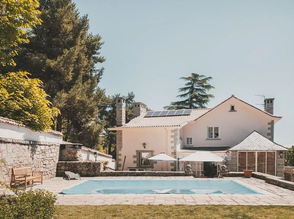 Bassein - Chalet with Pool and Terrace in Navacerrada