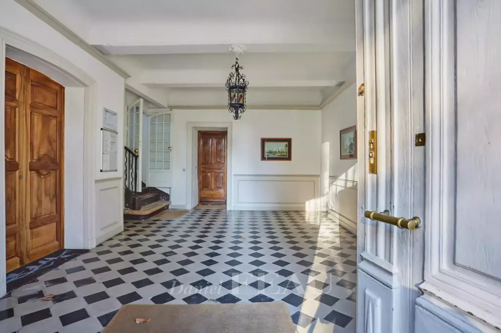 hallway_entrance
