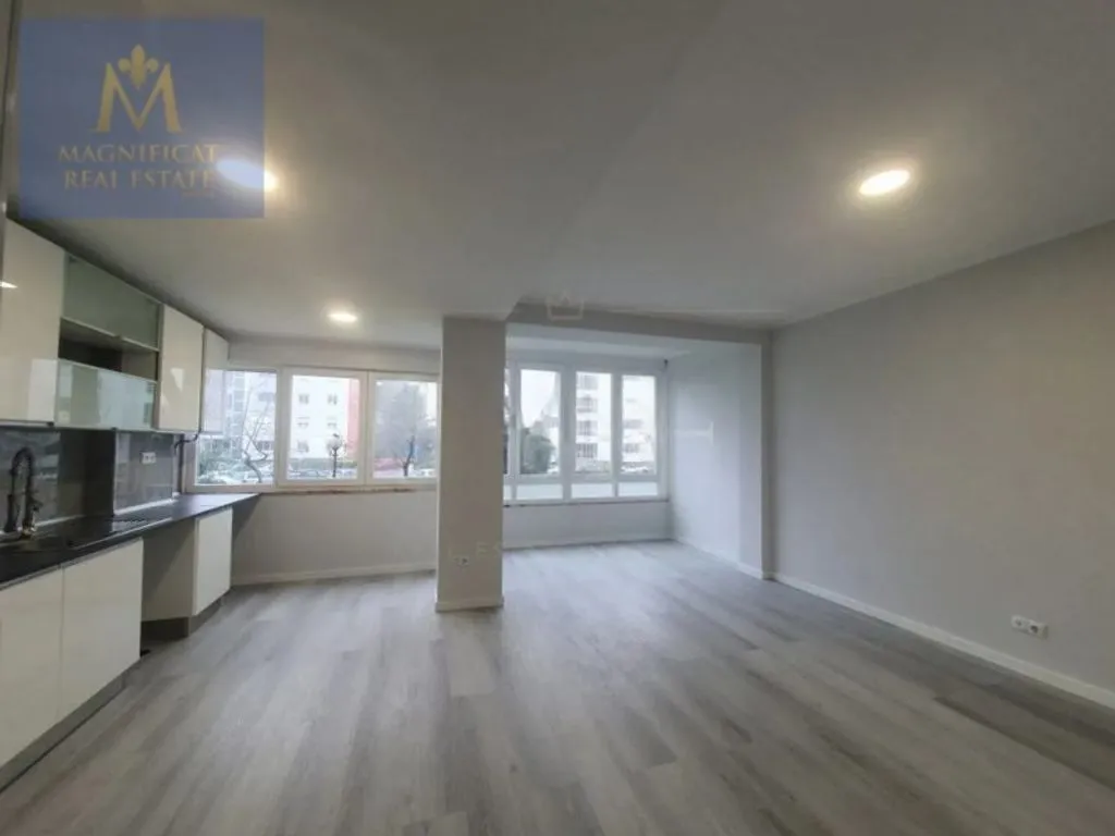 Cuisine - Remodelled 2-Bedroom Apartment in Central Oeiras